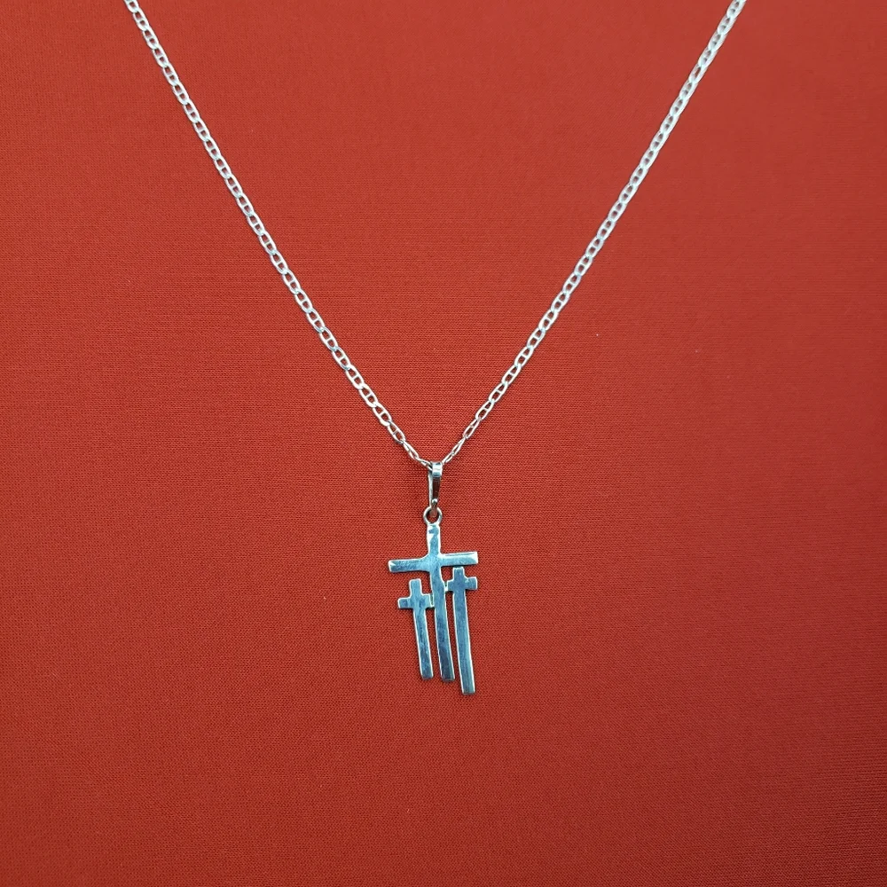 925‎ sterling silver cross pendant and 925 sterling silver chain